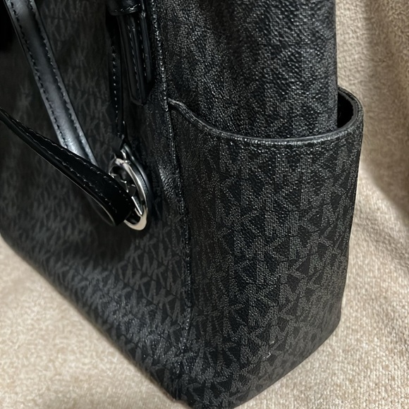 Michael Kors Jet Set Handbag and wallet - Picture 7 of 8